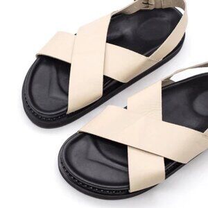 Liberté Leather Ivory Capri Sandal Size 9 NWOT